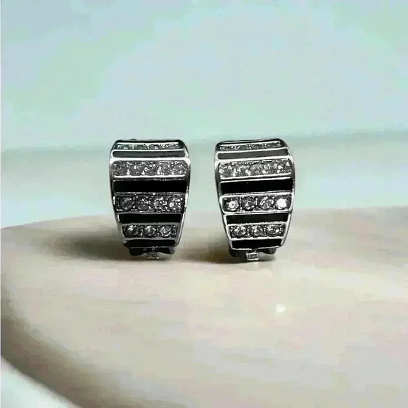 Dior Clip On Earrings - Picture 1 of 6